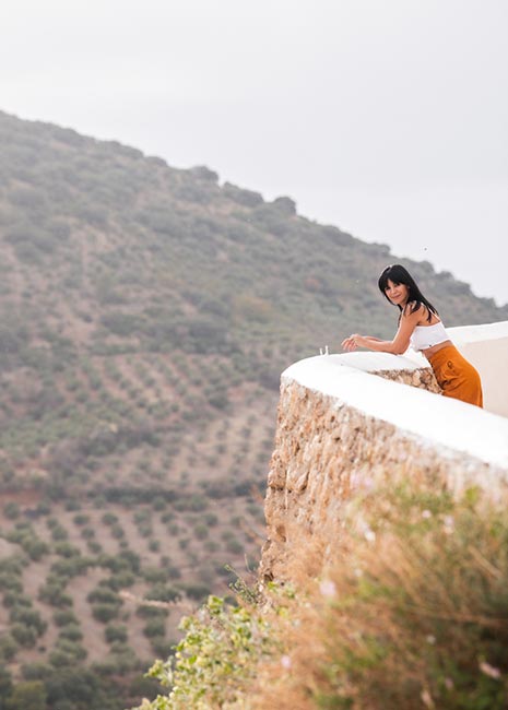 Maria Del Rio au milieu des oliviers